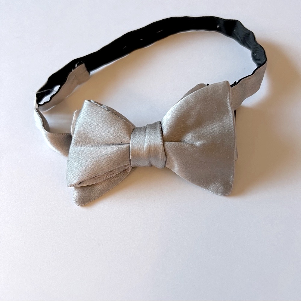 Zegna Mens Silk Bow Tie Silver Grey Os Nwot